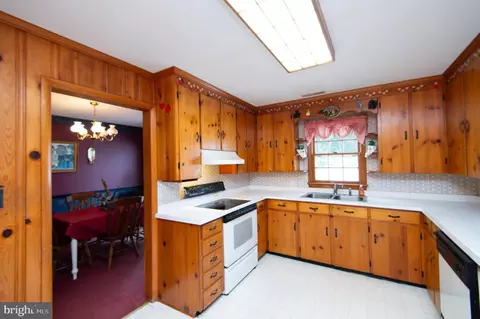 Kitchen - 1005 Willowmere Ln, Cambridge, MD 21613 photo 2 of 4