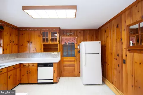 Kitchen - 1005 Willowmere Ln, Cambridge, MD 21613 photo 3 of 4
