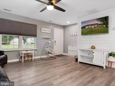Entry Way - 4311 E Pheasant Dr, Hurlock, MD 21643 photo 1 of 3