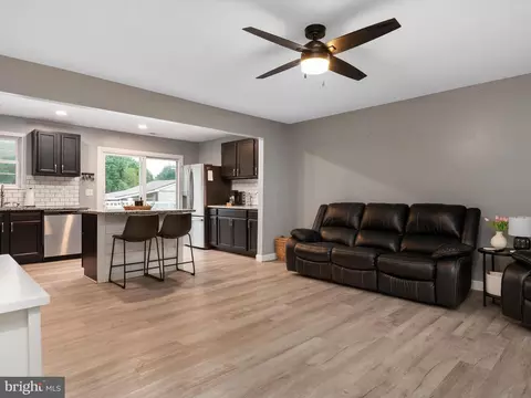 Entry Way - 4311 E Pheasant Dr, Hurlock, MD 21643 photo 2 of 3