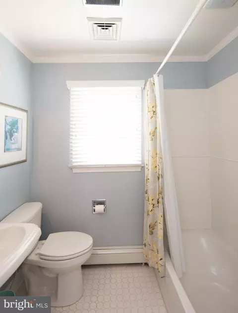 Bath - 412 Talbot Ave, Cambridge, MD 21613 photo 3 of 3