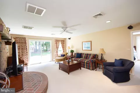 Living - 412 Talbot Ave, Cambridge, MD 21613 photo 3 of 3