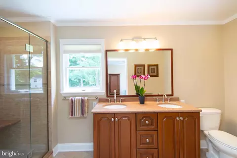 Bath - 412 Talbot Ave, Cambridge, MD 21613 photo 1 of 3