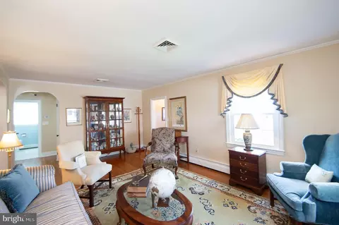 Living - 412 Talbot Ave, Cambridge, MD 21613 photo 1 of 3