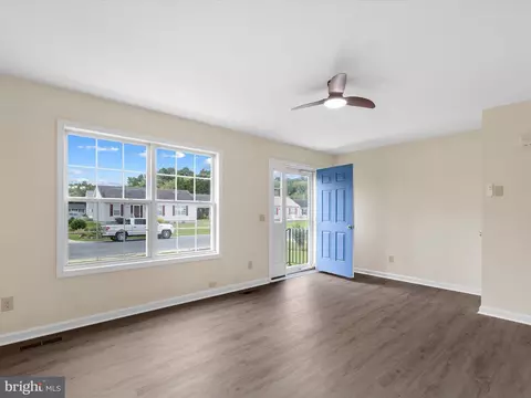Living - 1117 High St, Cambridge, MD 21613 photo 1 of 4