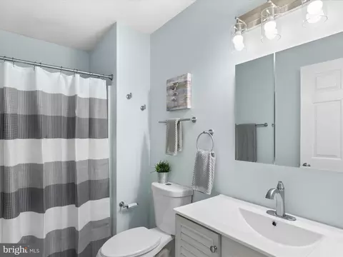 Bath - 1117 High St, Cambridge, MD 21613 photo 3 of 3