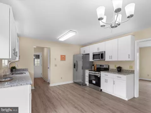 Kitchen - 1117 High St, Cambridge, MD 21613 photo 6 of 6