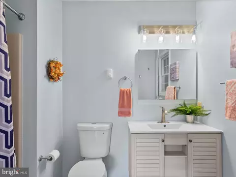Bath - 1117 High St, Cambridge, MD 21613 photo 2 of 3