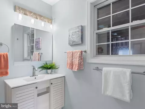 Bath - 1117 High St, Cambridge, MD 21613 photo 1 of 3