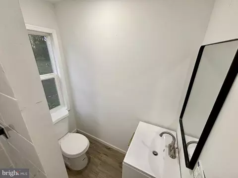 Bath - 802 Fairmount Ave, Cambridge, MD 21613 photo 2 of 2
