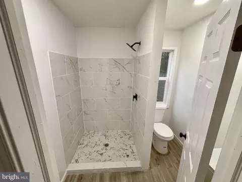 Bath - 802 Fairmount Ave, Cambridge, MD 21613 photo 1 of 2