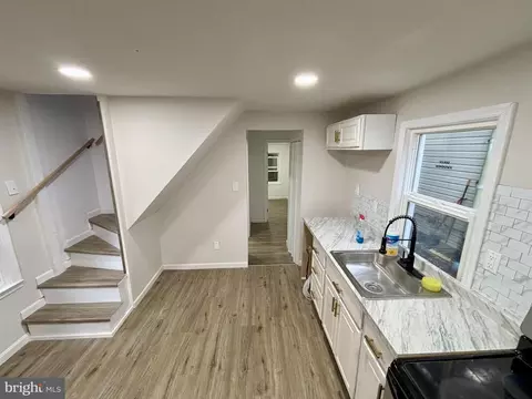 Entry Way - 802 Fairmount Ave, Cambridge, MD 21613 photo 1 of 4