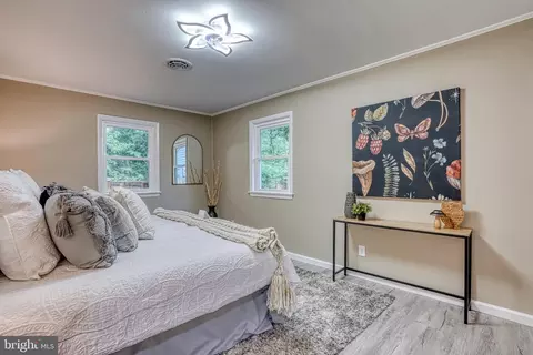 Bedroom - 18 Oak St, Cambridge, MD 21613 photo 6 of 9