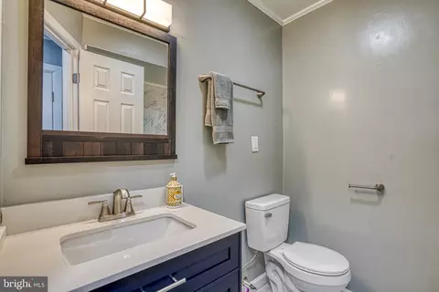 Bath - 18 Oak St, Cambridge, MD 21613 photo 4 of 5
