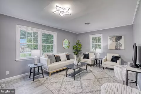 18 Oak St, Cambridge, MD 21613