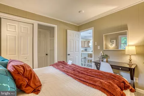 Bedroom - 18 Oak St, Cambridge, MD 21613 photo 3 of 9