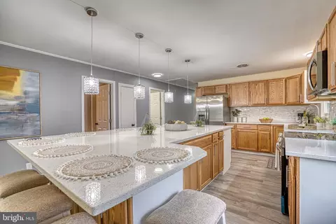 Kitchen - 18 Oak St, Cambridge, MD 21613 photo 2 of 6