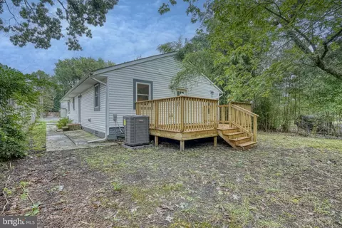Exterior - 18 Oak St, Cambridge, MD 21613 photo 3 of 5