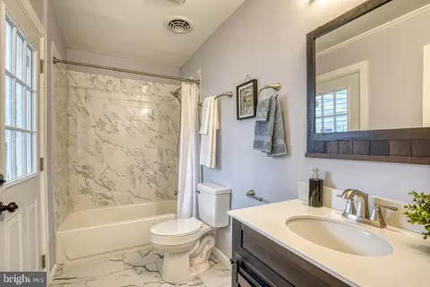 Bath - 18 Oak St, Cambridge, MD 21613 photo 5 of 5