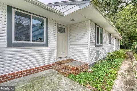 Exterior - 18 Oak St, Cambridge, MD 21613 photo 2 of 5