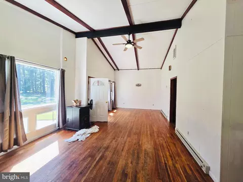Living - 2250 Key Wallace Dr, Cambridge, MD 21613 photo 2 of 3
