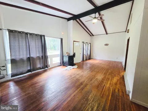 Living - 2250 Key Wallace Dr, Cambridge, MD 21613 photo 1 of 3