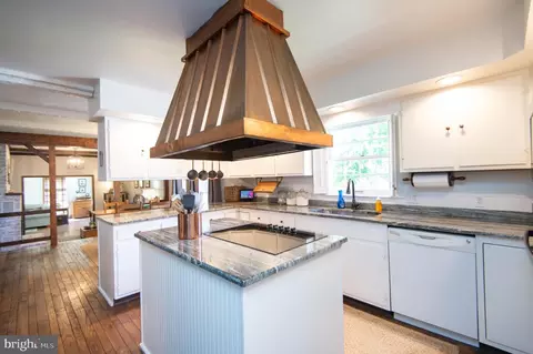 Kitchen - 11 Shawnee Rd, Cambridge, MD 21613 photo 2 of 4