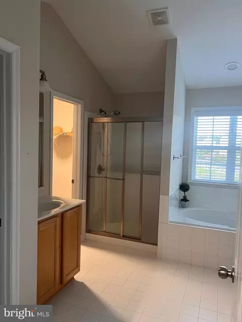 Bath - 123 Teal Ln, Cambridge, MD 21613 photo 2 of 4