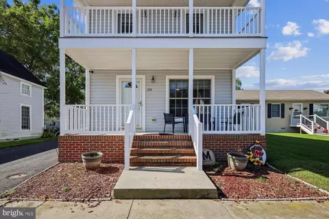 210 Race St, Vienna, MD 21869