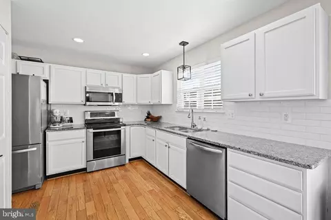 Kitchen - 4445 Rolling Acres Dr, Hurlock, MD 21643 photo 2 of 3
