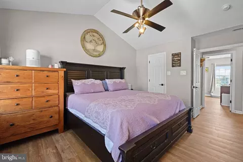 Bedroom - 4445 Rolling Acres Dr, Hurlock, MD 21643 photo 2 of 4