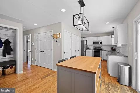 Entry Way - 4445 Rolling Acres Dr, Hurlock, MD 21643 photo 2 of 7