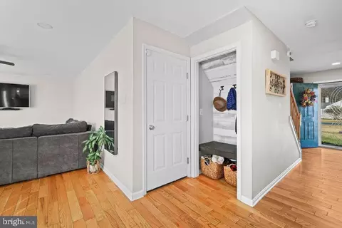 Entry Way - 4445 Rolling Acres Dr, Hurlock, MD 21643 photo 3 of 7