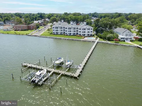5 Oakley St #102, Cambridge, MD 21613