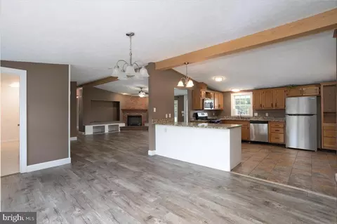 Living - 4604 Payne Rd, Hurlock, MD 21643 photo 4 of 4