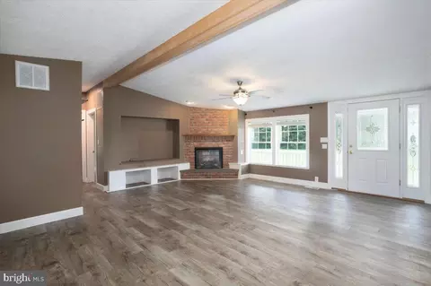 Living - 4604 Payne Rd, Hurlock, MD 21643 photo 3 of 4