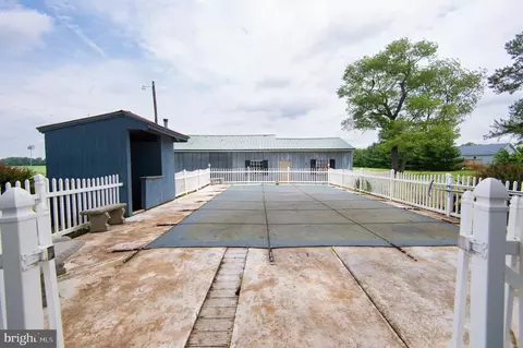 Exterior - 525 Academy St, Hurlock, MD 21643 photo 4 of 11