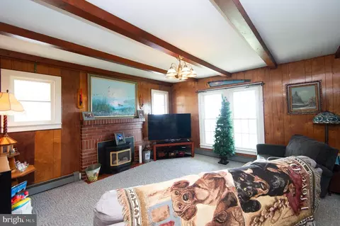 Living - 525 Academy St, Hurlock, MD 21643 photo 4 of 4