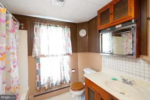 Bath - 525 Academy St, Hurlock, MD 21643 photo 1 of 1
