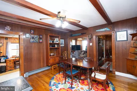 Entry Way - 525 Academy St, Hurlock, MD 21643 photo 3 of 8
