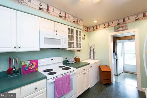 Kitchen - 525 Academy St, Hurlock, MD 21643 photo 4 of 4