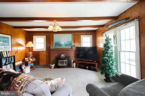 Living - 525 Academy St, Hurlock, MD 21643 photo 1 of 4