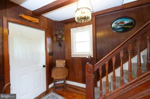 Entry Way - 525 Academy St, Hurlock, MD 21643 photo 7 of 8
