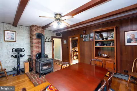 Dining - 525 Academy St, Hurlock, MD 21643 photo 2 of 3