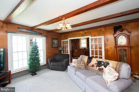 Living - 525 Academy St, Hurlock, MD 21643 photo 3 of 4
