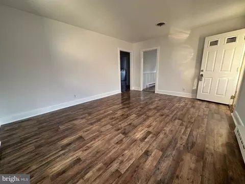 Living - 430 Leonards Ln, Cambridge, MD 21613 photo 1 of 4