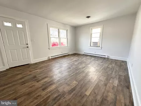 Living - 430 Leonards Ln, Cambridge, MD 21613 photo 3 of 4
