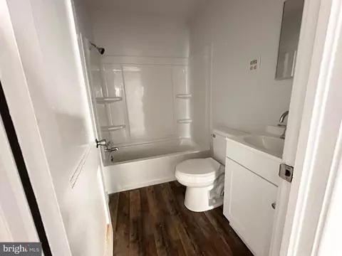 Bath - 430 Leonards Ln, Cambridge, MD 21613 photo 1 of 2