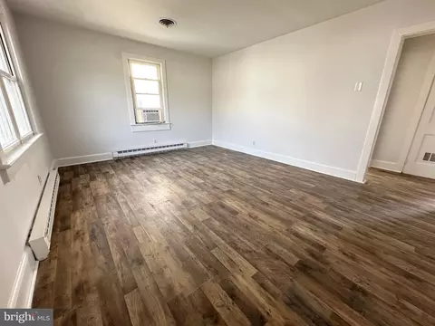 Living - 430 Leonards Ln, Cambridge, MD 21613 photo 2 of 4