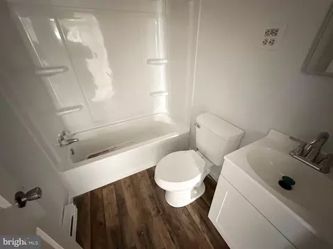 Bath - 430 Leonards Ln, Cambridge, MD 21613 photo 2 of 2